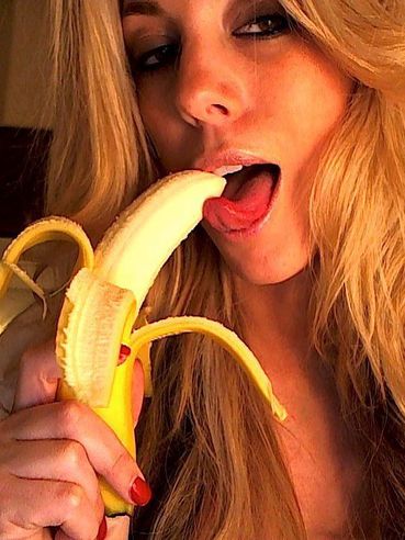 Busty Blonde Babe Xo Gisele Shows Off Her Cock-Working Skills With A Banana