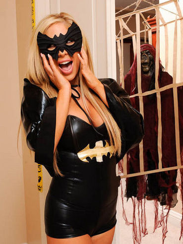 Naughty Bat Woman Tasha Reign Is Satisfying The Bone Hard Piston With Mouth